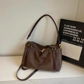Borsa Boston marrone scuro effetto scamosciato con manici in pelle e dettagli oro - Marrone