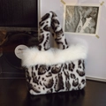 Plush leopard print tote bag with white faux fur trim and soft handle for winter - Off-white