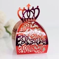 Scatola rossa traforata per confetti con motivi a rose e corona per matrimonio - Rosso Brillante Riflettente
