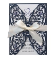 Biglietto d'invito blu navy tagliato al laser con motivo a farfalla e fiocco di raso - Blu Magico