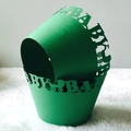 Grasgrüne lasergeschnittene Cupcake-Förmchen mit BABY-Text und Kinderwagen-Motiv - 5*5*8 / Dunkelgrün