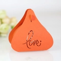 Boîte de mariage triangulaire orange avec découpe laser Love et motif de cœur - Rouge Orangé