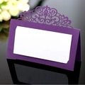 Elegante segnaposto viola tagliato al laser con inserto bianco su sfondo nero per matrimoni - Viola scuro