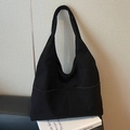 Bolso tote negro de pana para mujer con correa ancha y bolsillo frontal abierto - Negro