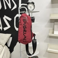 Borsa a tracolla rossa in nylon ripstop testurizzato con cinturino nero regolabile - Rosso