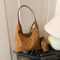 Sac hobo marron mat avec surpiqûres blanches et petite pochette assortie incluse - Marron