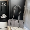 Bolso tipo almohada de gamuza gris minimalista con doble cremallera y asa de cuero - Gris