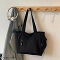 Bolso tote grande de nailon negro con múltiples bolsillos y correas anchas al hombro - Negro