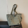Bolso tote grande de nailon verde grisáceo con bolsillo frontal y asas de tela - Verde Militar