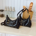 Bolso shopper negro brillante con bolsillos laterales de solapa y herrajes plateados - Grande / Negro