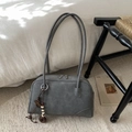 Borsa a spalla grigia rettangolare in ecopelle con ciondolo retrò con perline - Con Ciondolo / Grigio