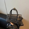 Retro zwarte crossbodytas met contraststiksel en goudkleurige metalen gespen - Zwart