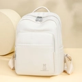 Dettaglio dello zaino in pelle martellata bianco crema con logo a coniglio e zip argento - Bianco