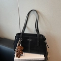 Borsa tote nera retrò con cuciture bianche, borsa a spalla capiente e ciondolo orsetto plush - Nero con ciondolo