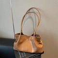 Elegante bolso tote fruncido marrón con textura de cuero suave y bandoleras - Marrón