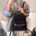 Sac à dos en faux daim noir avec surpiqûres contrastées et détail de nœud - Noir
