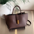 Bolso bucket vintage de cuero lichi marrón oscuro con hebilla dorada elegante - Marrón