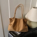 Vintage Tragetasche in Camel aus mattem Kunstleder mit Faltendesign und Doppelriemen - Ohne Anhänger / Braun