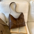 Vintage καφέ δερμάτινη τσάντα hobo σε καναπέ με ρετρό υφή και ρυθμιζόμενο λουρί - Καφέ (PU)