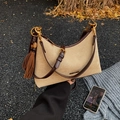 Borsa baguette retrò in pelle scamosciata albicocca con finiture in pelle marrone - Beige Con Ciondolo
