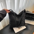 Große schwarze Polka-Dot-Tasche mit dicken gewebten Seilriemen im Boho-Stil - Schwarz