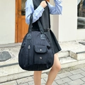 Bolso tote negro plisado de nailon con diseño minimalista y gran capacidad - Negro