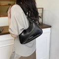 Bolso hobo negro retro de piel sintética con estampado de letras blancas - Negro