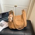 Camel brown vintage hobo bag in matte leather with cute teddy bear charm detail - Brown with Pendant
