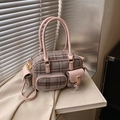 Bowling-Handtasche mit rosa Details, Karomuster und verstellbarem Schultergurt - Rosa