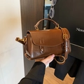 Sac à main vintage marron foncé brillant avec détails dorés et bandoulière - Brun Poli (TY-1841)