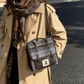 Zaino vintage in pelle marrone con motivo a quadri blu e toppa a forma di orso da donna - Marrone