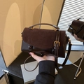 Sac à main vintage marron foncé avec rabat en daim et corps en cuir brillant pour femme - Café Épissage Dépoli (TY-1841)