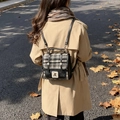 Zaino a quadri stile britannico bianco e nero con patch orso e dettagli in pelle - Nero