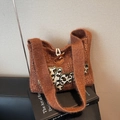 Sac fourre-tout en tricot marron avec écusson M léopard et bouton en corne vintage - Marron