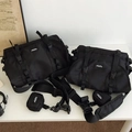 Borsa a tracolla tattica nera in due dimensioni con cinghie in nylon e astuccio - Grande