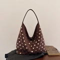 Sac fourre-tout vintage en daim marron foncé avec rivets et style bohème chic - Marron