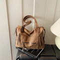Grand sac cabas marron rétro avec bandoulière réglable et texture cuir mat vintage - Marron