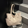 Borsa tote beige multi-tasche in tela con tracolla regolabile ed etichetta del marchio - Bianco Sporco