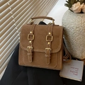Vintage brauner Damenrucksack aus Leder mit goldfarbenen Schnallen und Kontrastnähten - Braun
