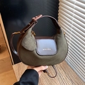 Ρετρό τσάντα μισοφέγγαρο από λαδί σουέτ και καφέ δέρμα με χρυσές λεπτομέρειες - Πράσινο