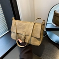 Umhängetasche in Olivgrün mit Vintage-Textur und verstellbarem Schultergurt aus Leder - Khaki