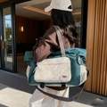 Grüne und cremefarbene Canvas Reisetasche mit braunen Trägern und Nice Day Aufnäher - Grün