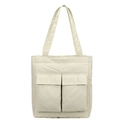Detalle del bolso tote de nailon crema con textura acolchada y dos bolsillos frontales grandes - Blanco Roto