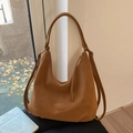 Minimalistischer brauner Rucksack und Tragetasche aus Leder mit Lederaufnäher - Braun