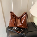 Secchiello classico in pelle cerata color caffè con finitura retrò e tracolla regolabile - Marrone