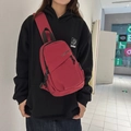 Versátil bolso de pecho a cuadros rojos con correa negra ajustable para uso diario - Rojo