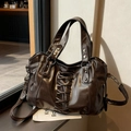 Sac cabas marron café foncé en cuir PU brillant avec rivets et lacets de style punk - café