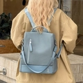 Damenrucksack in Hellblau mit Diebstahlschutz-Klappe und Kunstleder-Struktur - Blau