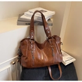 Borsa tote vintage marrone in ecopelle con cerniere decorative e tracolla regolabile - Marrone