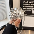 Mini bolso plateado con cadena en forma de concha y textura metálica radiante - Estilo 1 Plata